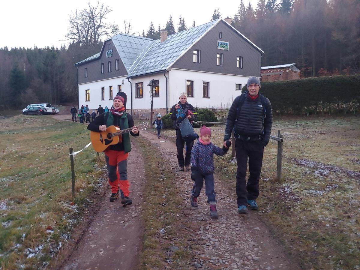 Srub na svahu sjezdovky v Radvanicích Radvanice  Exterior foto
